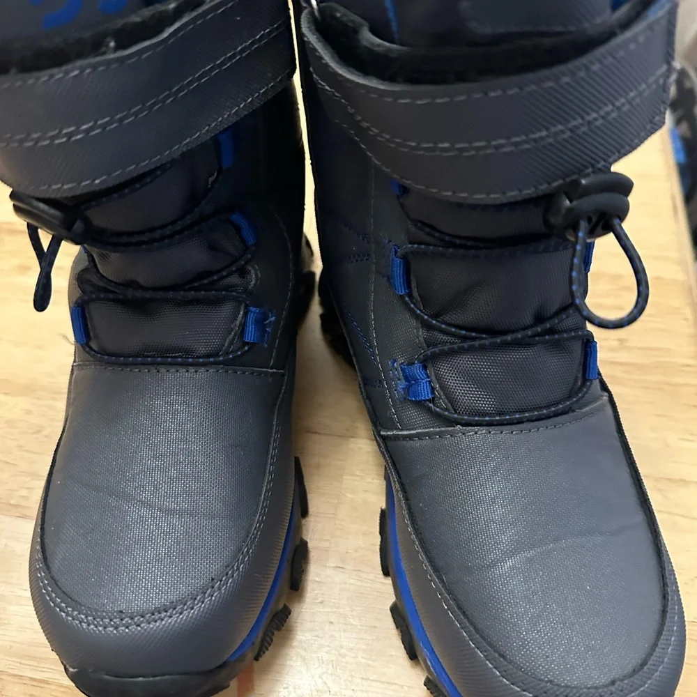 Kids' Waterproof Black and Blue Snow Boots sz 4
